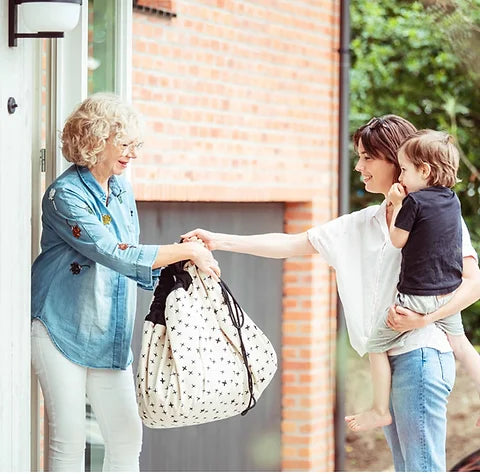 Play and Go Crosses Storage / Playmat All in One!