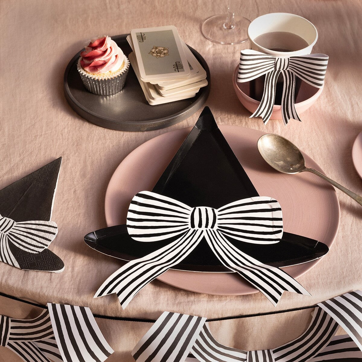 Black and White Stripey Bow Cups - Pack of 8
